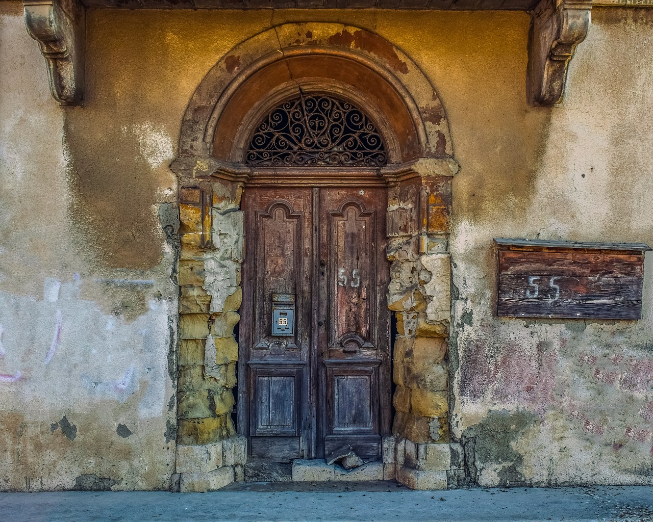 Simple and Chic Repurposing Ideas for Old Doors